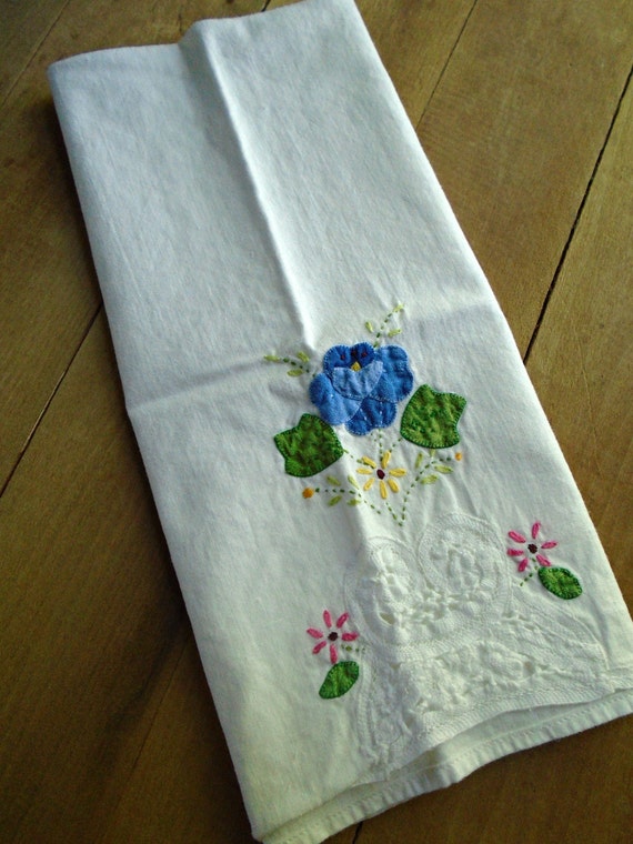 Hand Applique Tea Towel / Vintage Applique Dish Towel / Tea
