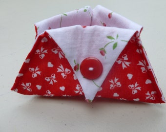 Red and white thread catcher with bows