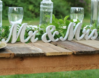 Mr & Mrs sign for weddings, Wedding Gift, Wood Mr and Mrs Wall Decor, Mr and Mrs Signs for Home Decor,Bridal Shower Gift,Wedding Decorations