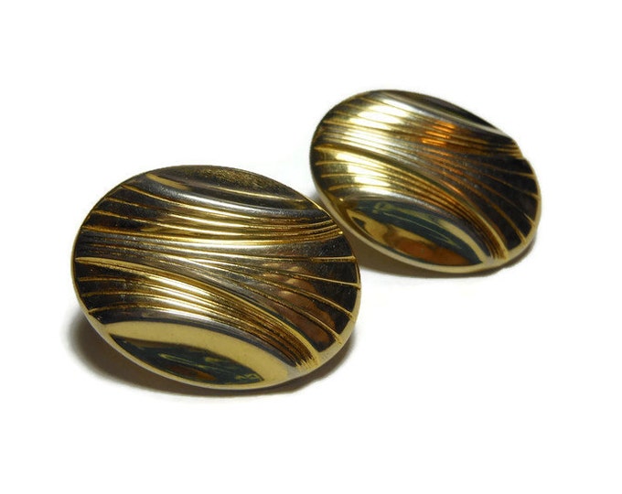 FREE SHIPPING Gold disc clip earrings, Art Deco style, etched design, lightweight oval disc