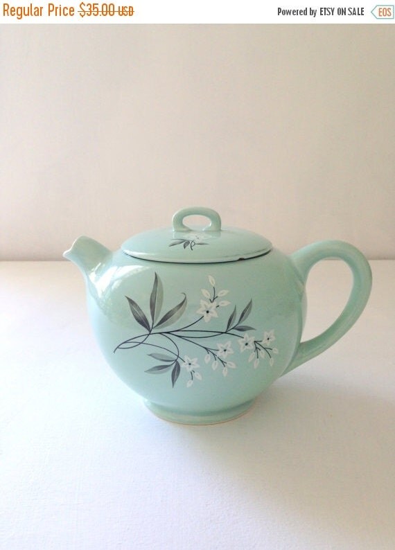 EXTENDED CYBER SALE Retro 4 Cup Tea Pot Ceramic by MariasFarmhouse