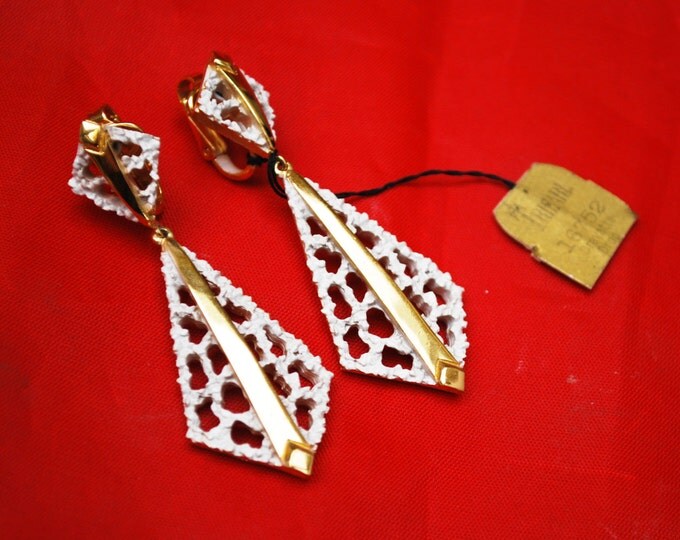 Crown Trifari white Enamel gold drop earrings NOS original tag Trifari Jewels card