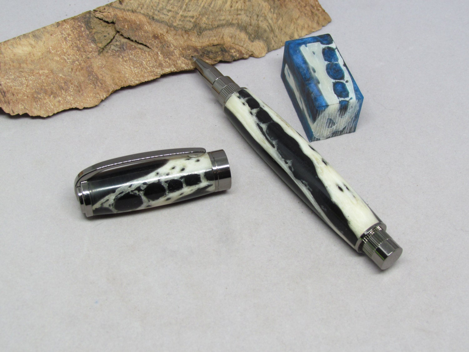 Alligator Jawbone Cap Pen with Black Fill Hand