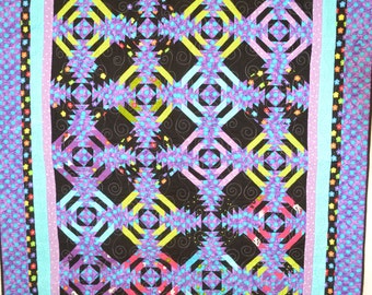 Quilted wall hanging or lap quilt. Machine pieced pineapple pattern