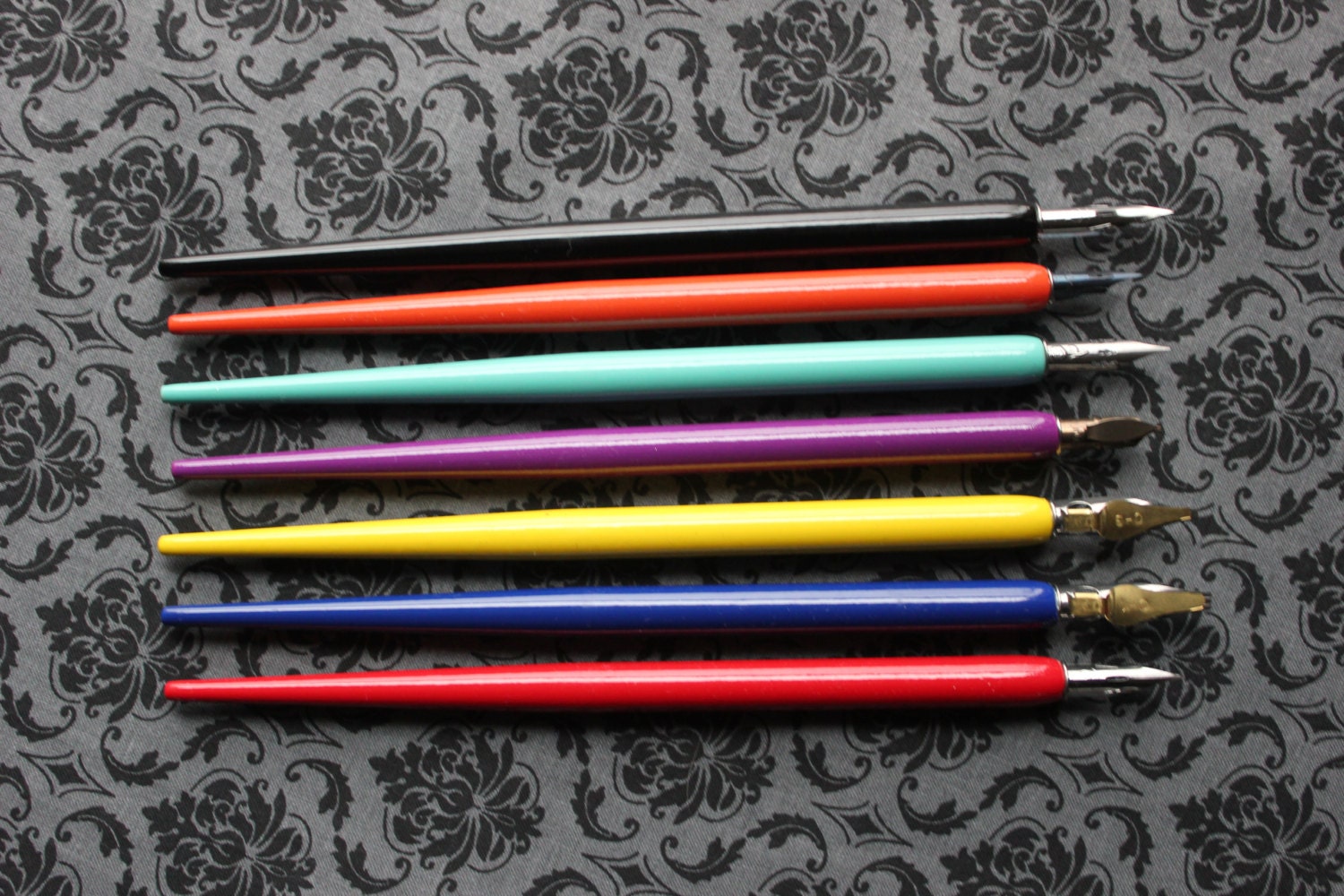 Calligraphy straight nib pen holder. Bright wood finish.