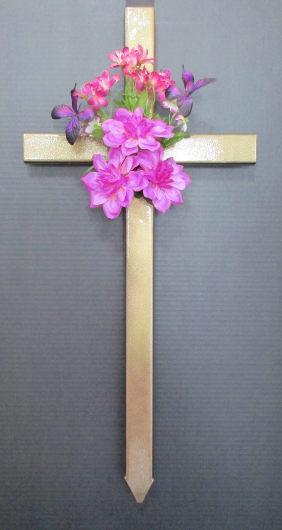 roadside memorial cross// roadside cross// grave site cross//