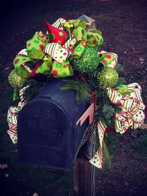 Attractive Christmas Mailbox Swag For Greeting Holiday Visitors
