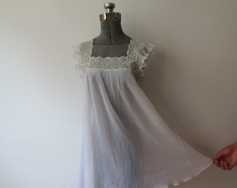 Vintage '50s Sheer Accordion Pleated Chiffon Lace Babydoll Peignoir, M