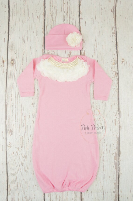 19 Piece Baby Essentials Gift Set Baby girl layettes should include all the essentials for baby's first few weeks after delivery, including home-from-the-hospital outfits - we've got formal, casual, summer and bundle-worthy warm baby hospital outfits - plus onesies, bloomers, T-shirts, sweaters and hats.