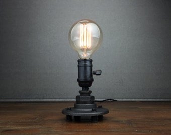 Minimalist Desk Lamp - Industrial Table Lamp - Edison Bulb Lighting