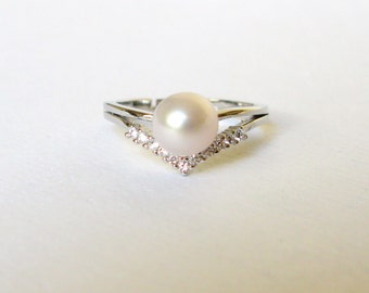 Pearl ring-sterling silver pearl ring-adjustable silver ring with freshwater pearls-V chevron ring-white pearl ring-silver chevron ring