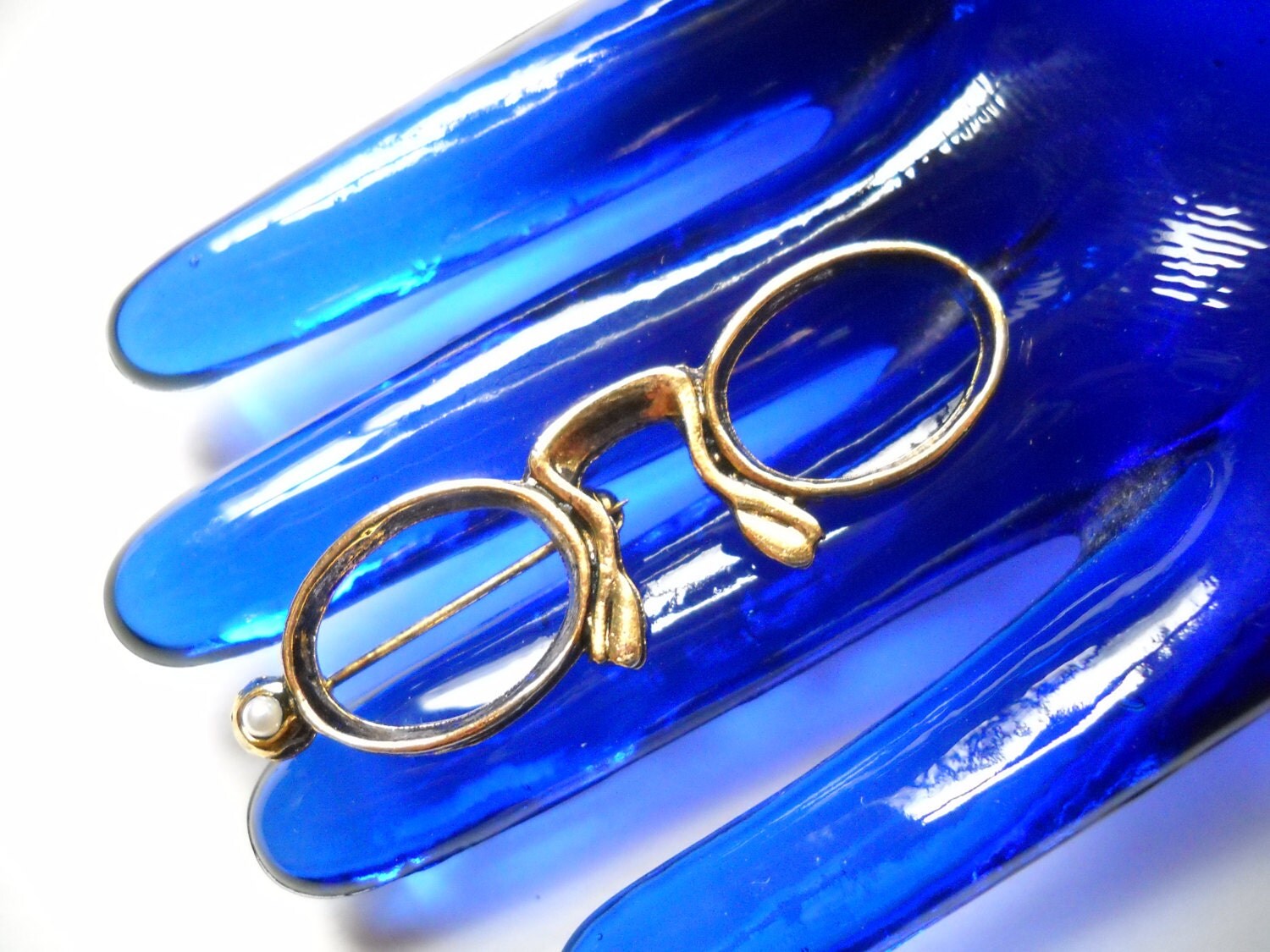 Eyeglasses Brooch Vintage Pin Brooch to Hold Glasses Gold Tone