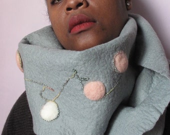 Dotty felt scarf