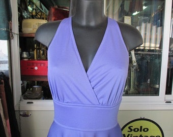 Maxivestito viola anni 70.Spalle incrociate.Acrilico.Fondo di magazzino.Tg S/Stunning 70s violet maxidress/Deadstock/Acrilic/Size 8-10