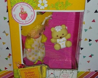 Vintage 1980s Kenner Strawberry Shortcake Boxed Butter Cookie with Jelly Bear