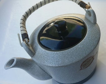 SALE 70s Vintage Stoneware Teapot / Stoneware / Tea / Teapot / Tea Maker / Tea Cup / Leaves / Leaf / Stucco/Classic/ Christmas in July / CIJ