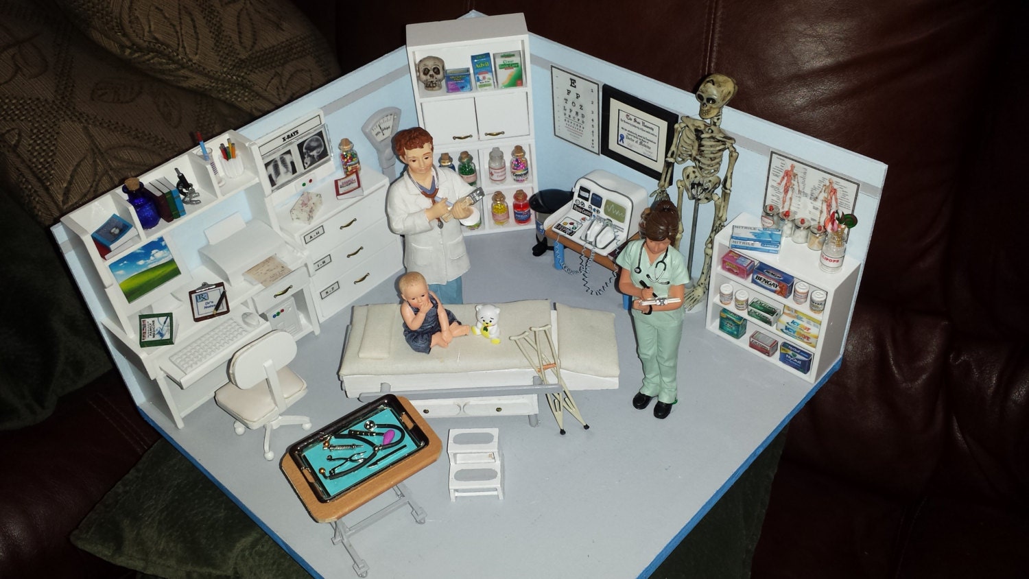 Miniature Medical Doctor's Office Diorama by Bebe712Miniatures