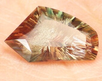 Green Pink Schiller Oregon Sunstone 3.29 Ct Flawless-Incredible Blend of Colors-Perfect Faceting-Top Jewelry / Investment Grade-Read!