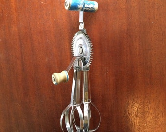 1921 vintage Ladd brand egg beater with ball bearings