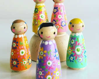 Fiesta Peg Dolls/ Set of 5/ Imaginative Play/ Creative Play/ Flower Dresses/ Party Decorations