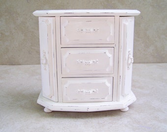 Jewelry Box Vintage White Jewerly Box /Shabby Chic Jewerly Box/ Cottage Chic Jewelry Box