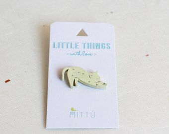 Lazy Kitty brooch