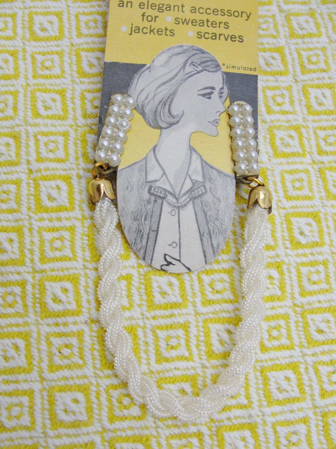 Vintage Traum Pearl Sweater Guard