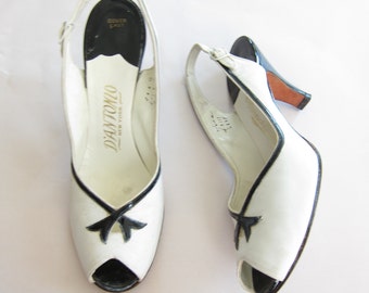 Vintage 1940s Shoes / 40s Oxfords / Brown Lace Up by BasyaBerkman