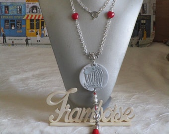 Collier plastron pendentif avec pompon "Une cage pour un oiseau"