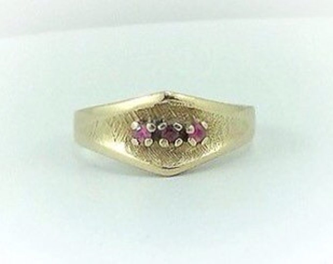 Ladies Vintage Solid 10k gold ruby ring. Rubies. Amethyst gold ring. Estate rings. Solid gold ruby ring.