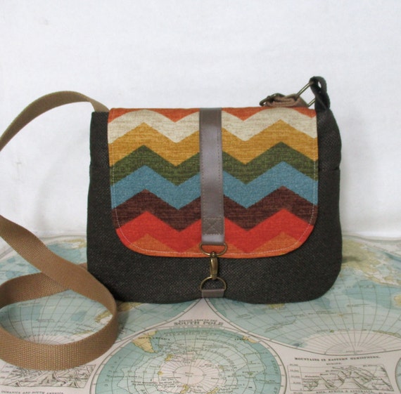 Indian summer Crossbody messenger bag // Chevron by atlaspast