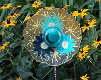 Glass Garden Flowers, Yard Sun Catcher, Garden Yard Art and outdoor Garden sun catcher with recycled glass