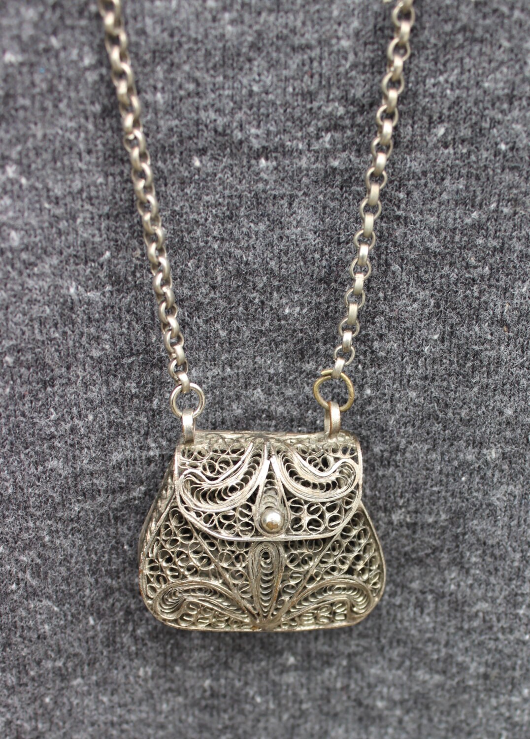 Vintage Silver Filigree Purse Necklace that Open's