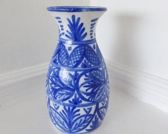 SPANISH POTTERY VASE - Hand Painted In Cobalt Blue & White - Signed Anil, Toledo - Height: 7 1/8" (18 cm)