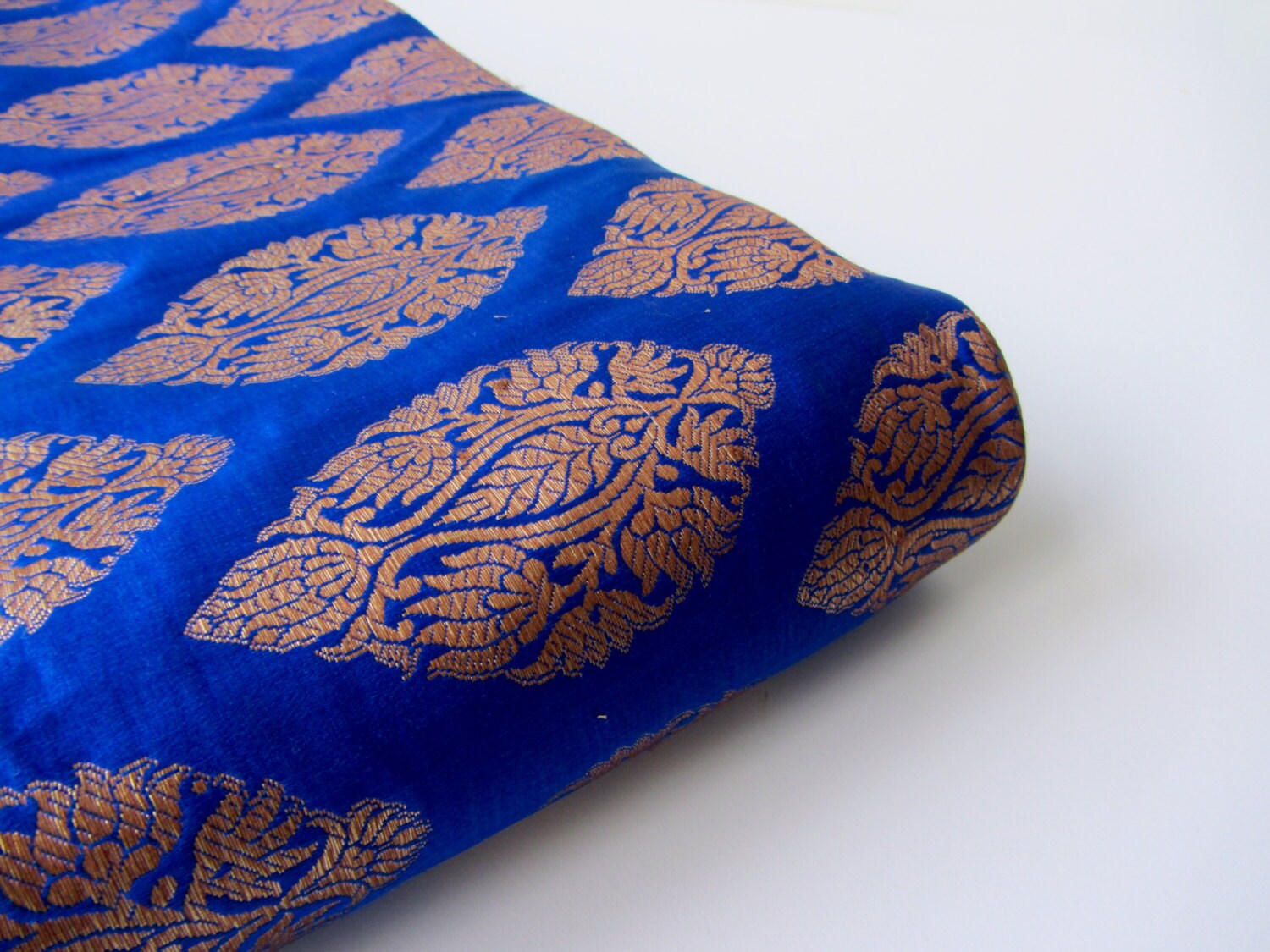 Cobalt blue gold large flower silk brocade fabric nr 702 1/4