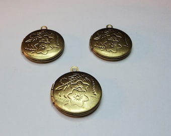 3 pcs - 20mm Brass Round Lockets with floral design - m267d