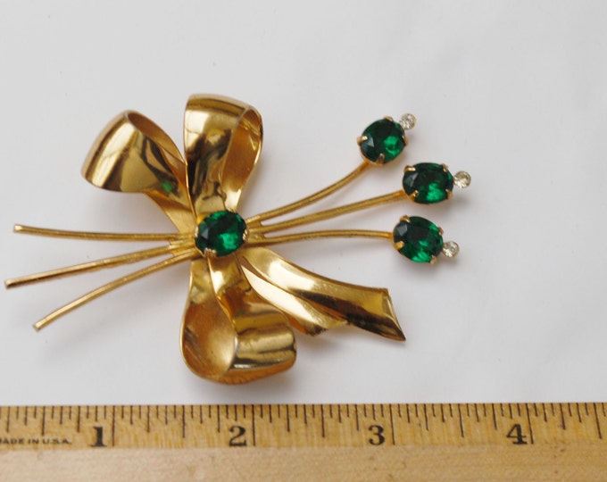 Flower Brooch - Signed Coro - Floral Bouquet - green glass Rhinestone - gold plated - bow - Mid Century pin