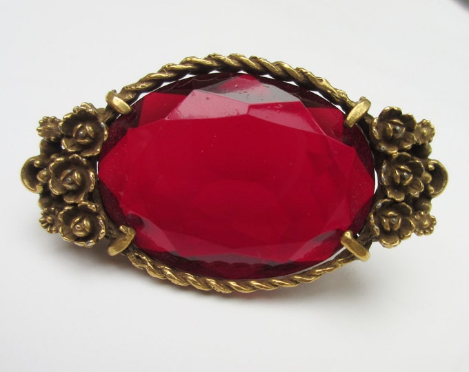 Ruby Red Glass Brooch - gold floral setting - bar pin