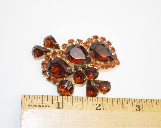 Large Rootbeer Glass Rhinestone Brooch mid Century gold and brown pin