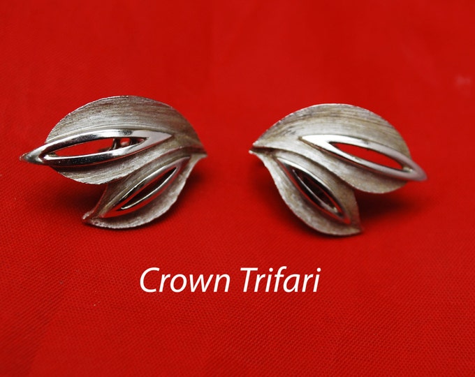 Crown Trifari Earrings Silver Swirl Leaf Mid Century clip on