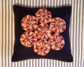 Felt Pillow with Homespun Yo Yos, Navy and Red Pillow, OFG, FAAP, Americana, Red White and Blue