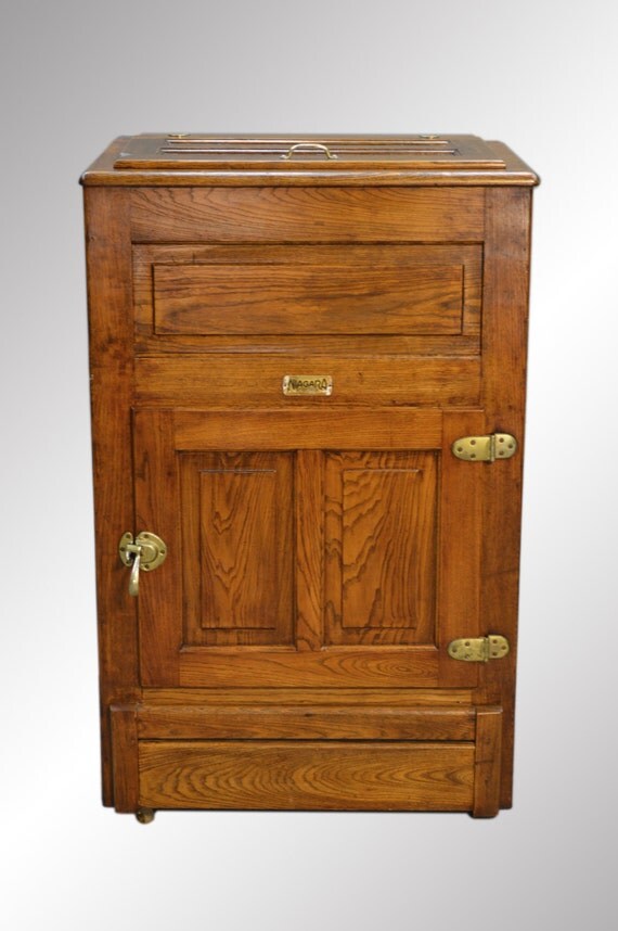 16932 Country 100 Year Old Ice Box by Niagara