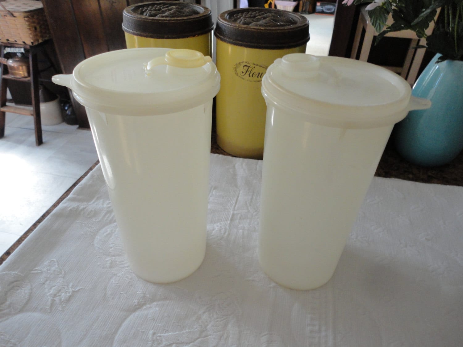 Tupperware Clear Storage Containers Set Of 2 Beverage Pitchers