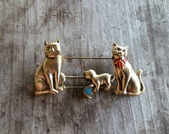 Mother and Father Cats with Playing Kitten Slider Brooch