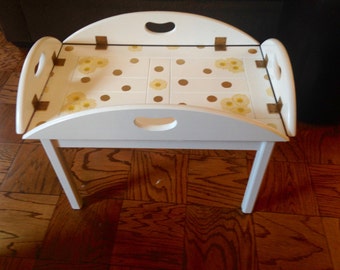 Shabby Chic Coffee Table, Decoupage Coffee Table, Daisy Coffee Table, Butler Coffee Table, Decoupage Table, White and Gold Table