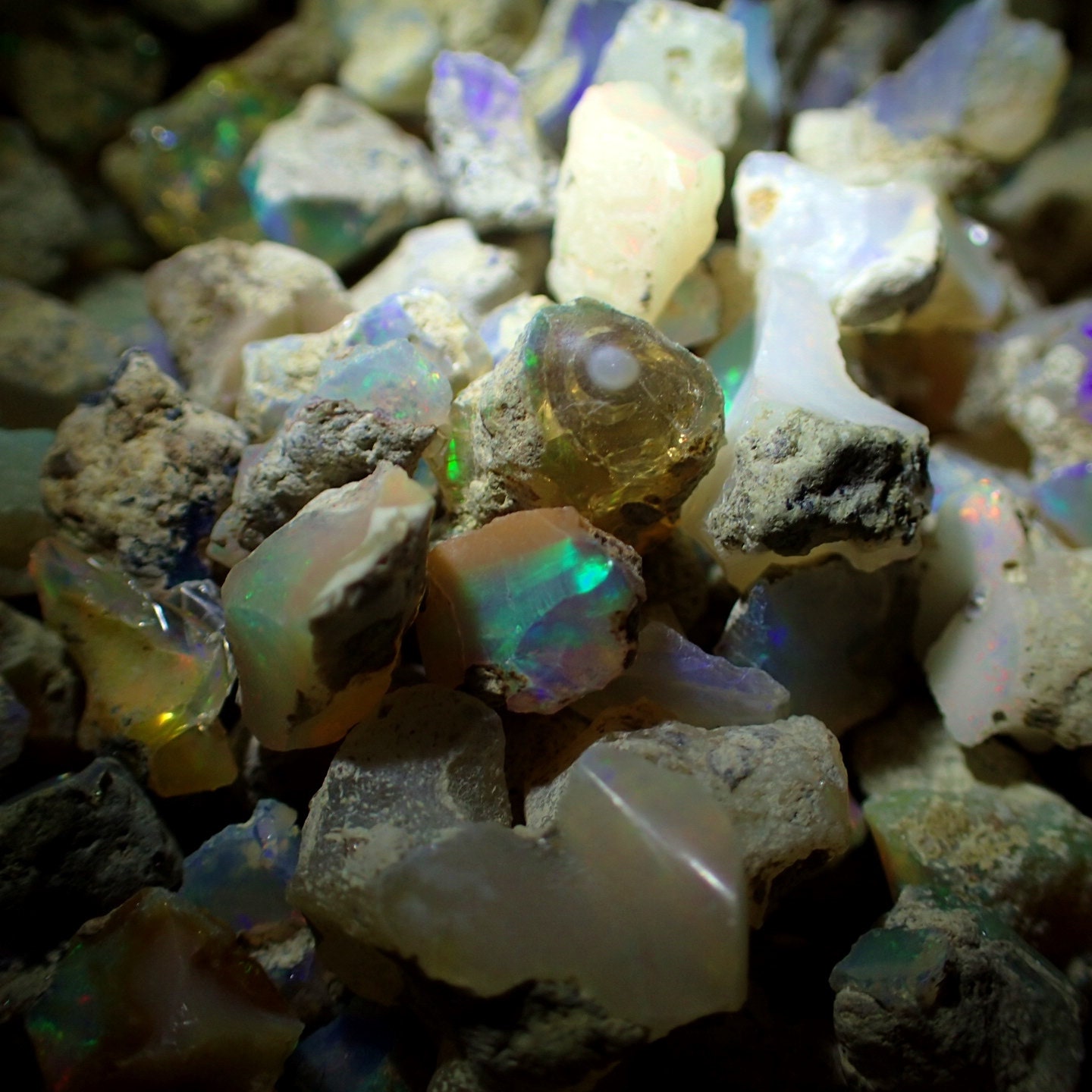 Opal raw stones from Welo Ethiopia 5-20mm / appx. 15-20