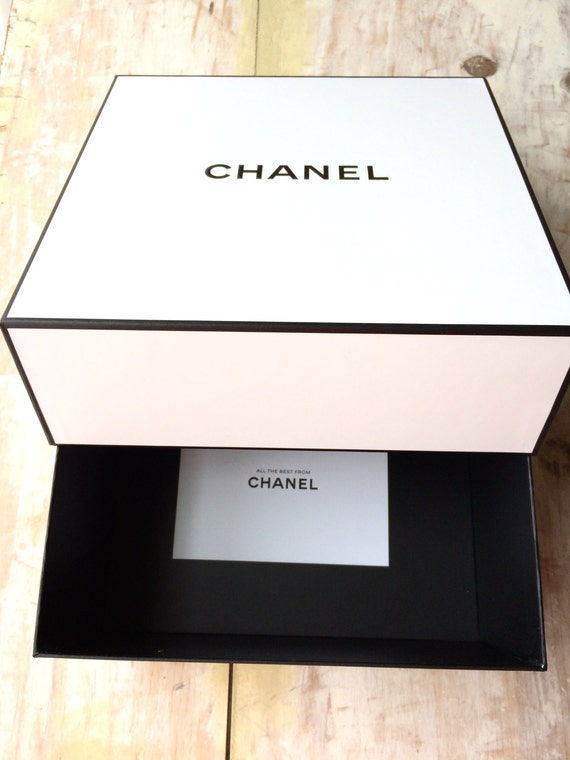 Authentic Chanel gift box/ Medium size