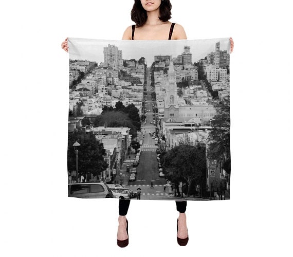 San Francisco Scarf by Dzesika Devic // Click through for a curated selection of handmade gifts for architecture lovers!
