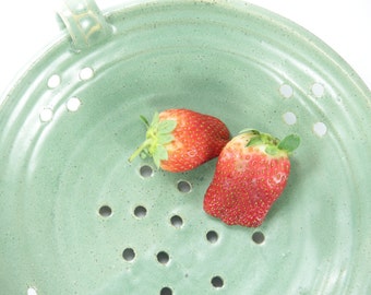strainer bowl, Berry Bowl, fruit bowl, Ceramic strainer, ceramic colander, berry bowl colander, pottery berry bowl, ideas for christmas gift