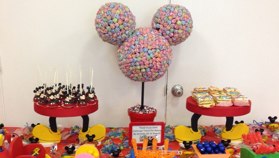 Mickey Mouse cupcake/cake pop stand